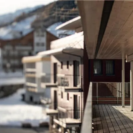 Golden Peak Appartement *
